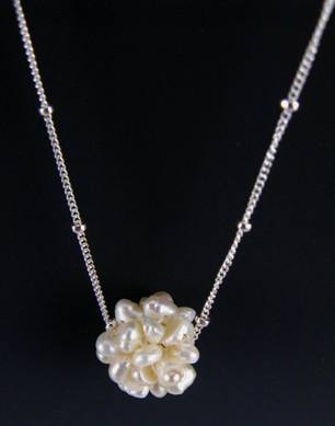 Cluster Pearls White-pearl clusterball necklace