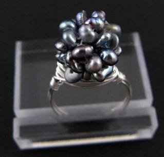 Cluster Pearl Rings - Peacock-pearl rings, wire-wrapped tings