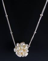 Cluster Pearls White-pearl clusterball necklace