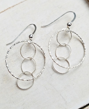 Silver Diamond Cut Interlocking Earrings