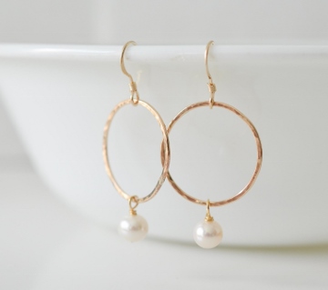 Gold Hammered Ring w/ Pearl Earrings